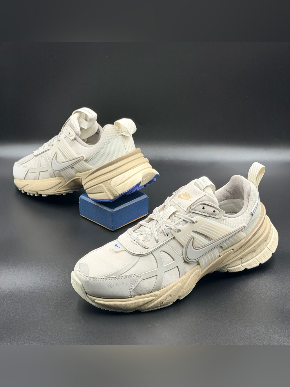 Nike Wmns V2K Run GORE-TEX 'Light Iron Ore' - Picture 8 of 12